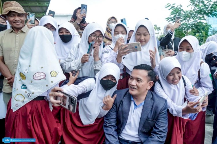 Rapat Komite Sekolah Harus Dihentikan