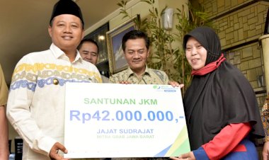 Wakil Gubernur Jabar Serahkan Klaim BPJS kepada Ahli Waris Pekerja