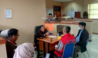 Penyidik DJP Jabar I Serahkan Tersangka Pidana Pencucian Uang