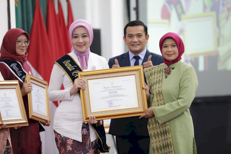 Atalia Raih Penghargaan Wiyata Dharma Madya dari Kemendikbudristek
