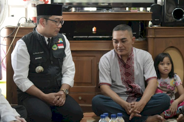 Ridwan Kamil Melayat ke Rumah Duka Amira
