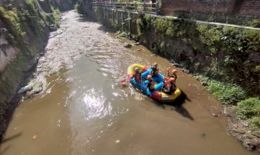 Tim SAR Gabungan Masih Upayakan Pencarian Lansia yang Terseret Arus di Sungai Cikapundung
