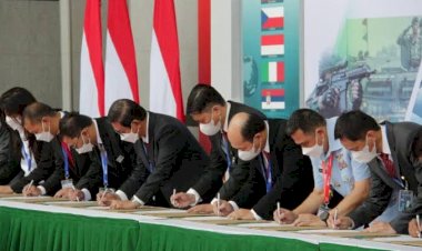 Kemenhan Teken Kontrak Pemesanan Pesawat CN235-220 PTDI