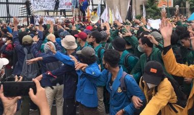 Mahasiswa Harus Kritis dan Miliki Kesadaran Politik!