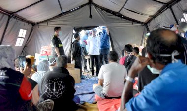 Jokowi Cek Langsung Stok Kebutuhan Dasar  Korban Gempa Cianjur