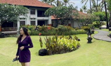 Gaya Aura Kasih Berjemur Bikin Salfok Netizen
