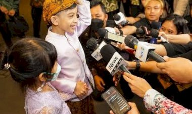 Jan Ethes Mendadak Jadi 'Juru Bicara' Keluarga Jokowi