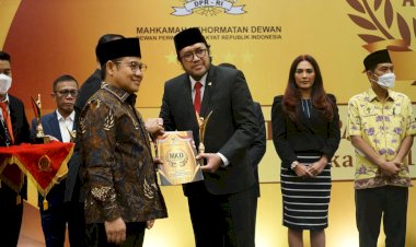 Politisi PDIP Raih Anugerah Mahkamah Kehormatan Dewan Awards 2022