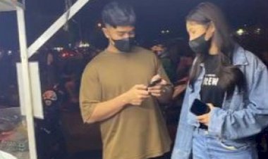 Kaesang Pangarep dan Erina Makan Bareng di Kaki Lima
