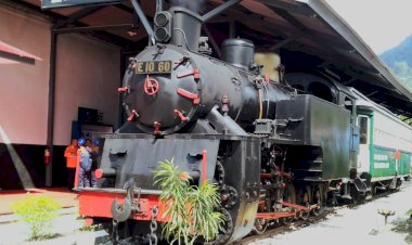 Berusia Setengah Abad, KA Wisata Mak Itam Kembali Beroperasi