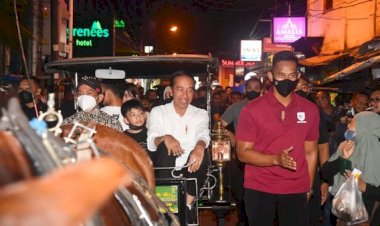 Jokowi Nikmati Malam Minggu Bersama Jan Ethes