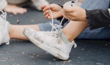 Kisah Perempuan dengan Kaki Terbesar di Dunia Sulit Cari Sepatu