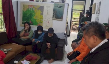 Tim SAR  Evakuasi 9 Pendaki yang Dilaporkan Hilang Kontak di Gunung Gede Pangrango