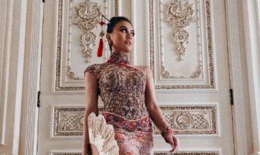 Gaya Agnez Mo Pakai Cheongsam, Pesonanya Mewah Banget!