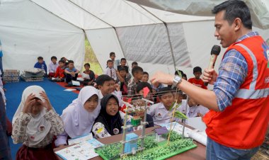 Siswa Korban Gempa Cianjur Terima Bantuan Pengajaran Gratis dari PLN