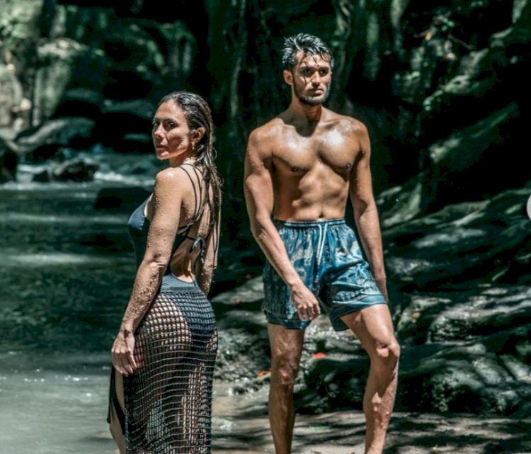 Pacar Wulan Guritno  Pengabdi Hot Mama?
