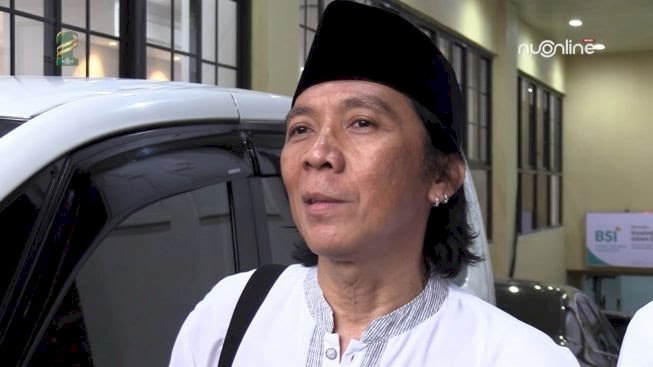 Bimbim Slank Ajak Slankers Pakai Peci saat Hadiri Harlah 1 Abad NU