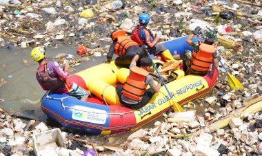 Hari Peduli Sampah Nasional, Pandawara Group & JQR Bebersih Sungai di Bendung Bugel Kabupaten Bandung