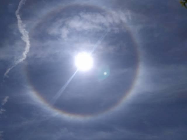 Viral Matahari Bercincin di Langit Sukabumi