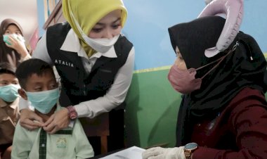 Atalia Monitor Langsung Imunisasi Difteri di Garu