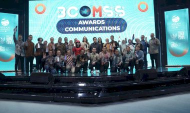 Holding BUMN Farmasi Bio Farma dan Kimia Farma Sabet Penghargaan dari Menteri BUMN