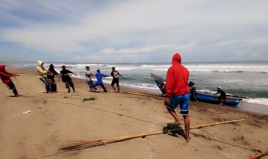 Nelayan Kapal Cahaya Abadi Diduga Terjatuh di Perairan Santolo Garut, Tim Rescue Pos SAR Tasikmalaya Turun Tangan