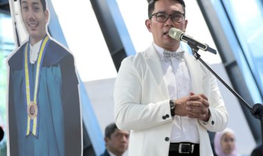 Pesan Ridwan Kamil kepada Lulusan FTMD ITB: Miliki Hidup yang Bermanfaat untuk Masyarakat