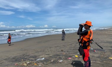 SAR Cari Nelayan Cahaya yang Jatuh di Perairan Santolo Garut
