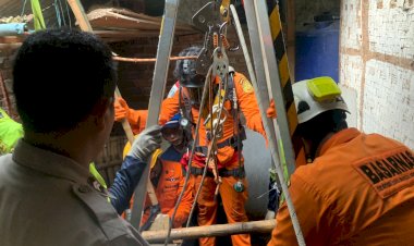 Tim SAR Gabungan Evakuasi Warga yang Jatuh ke Sumur