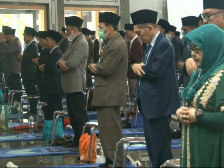 Netizen Dibikin Heran dengan Cara Sholat di Ponpes Al-Zaytun