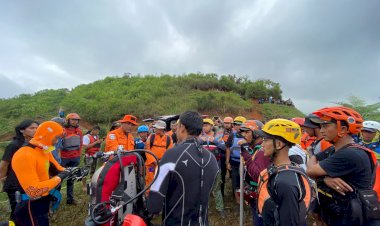 Kano Terbalik di Danau Situ Datar Pangalengan