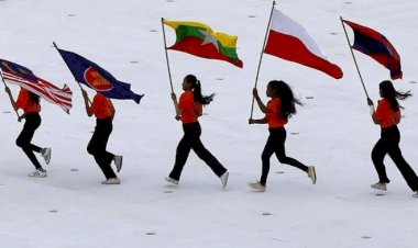 Bendera Indonesia Terbalik di Pra Upacara Pembukaan SEA Games 2023
