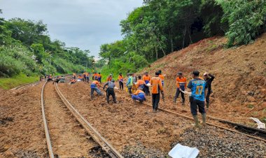 Penanganan Longsoran Terus Dilakukan, Daop 2 Bandung Memohon Maaf Atas Gangguan Perjalanan KA