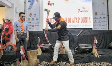 Gubernur Ridwan Kamil Sambut Baik Peluncuran Buku Merah Putih di Atap Dunia