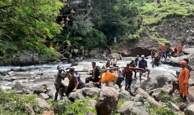 SAR Gabungan Evakuasi Warga yang Hilang di Hutan Cisewu Garut