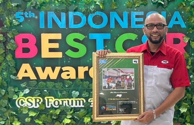 JNE Sabet Penghargaan 5Th Indonesia CSR Brand Equity Award 2023