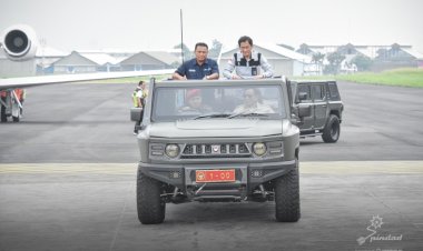 Hadiri 1st DEFEND ID’s Day, Menteri Pertahanan RI Naik Ranops Maung Pindad
