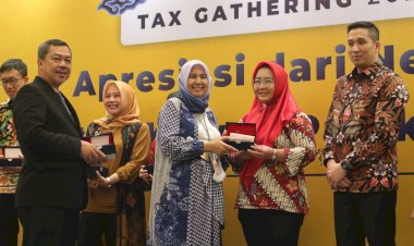 KPP Madya Bandung Beri Penghargaan bagi 10 Wajib Pajak