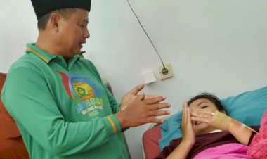 Wagub Uu Ruzhanul Jenguk Siswi SMK di Ciamis yang Diserang Orang Tak Dikenal