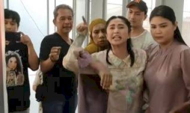 Warga Geruduk Rumah Dewi Persik, Begini Kata Netizen