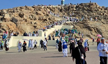 Tunggu Kepulangan ke Tanah Air, Jemaah Haji Jabar Lakukan City Tour