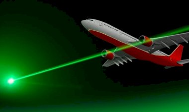 Viral Pesawat Kena Serangan Laser di Jakarta