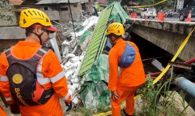 Tim SAR Tasikmalaya Evakuasi Supir Truk yang Terjepit di Lingkar Gentong