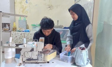 Bantuan Pelatihan Wirausaha dan Pemasaran Digital Bagi Siswa Kurang Mampu