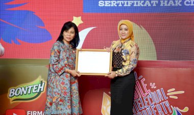 Gubernur dan Ketua Dekranasda Jabar Raih Penghargaan dalam Mobile Intellectual Property Clinic