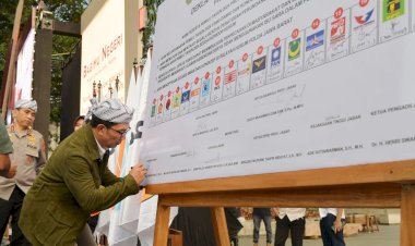 Ridwan Kamil Tandatangani Deklarasi Pemilu Damai 2024 Bersama 18 Partai Politik
