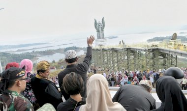 Gubernur Ridwan Kamil Resmikan Menara Kujang Sapasang