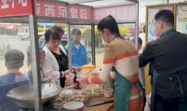 Youtuber Indonesia Ini Sukses Jualan Makanan Kaki Lima di Luar Negeri dari Mie Ayam Hingga Nasi Goreng