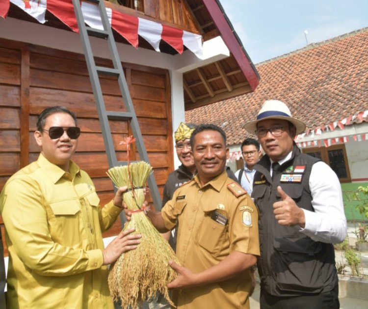 Gubernur Ridwan Kamil Resmikan Tapal Desa Leuit Juara di Kabupaten Cirebon