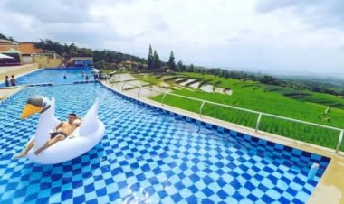Menikmati Kolam Renang Air Panas Vibes Ubud Bali